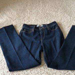 Levi’s Perfectly Sliming Straight Leg Size 6